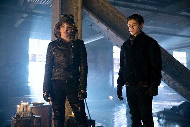 画像: ブルース・ウェインとセリーナ(「GOTHAM/ゴッサム」ファースト・シーズンより)