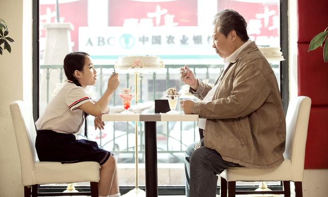画像1: 香港映画界のレジェンド、サモ・ハンが帰ってくる! 監督・ 主演作『おじいちゃんはデブゴン』5月27日(土)公開