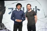 画像: 左=M・ナイト・シャマラン監督/右=ジェームズ・マカヴォイ