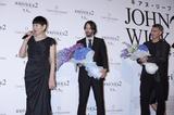 画像: ゲストの和田アキ子から花束が