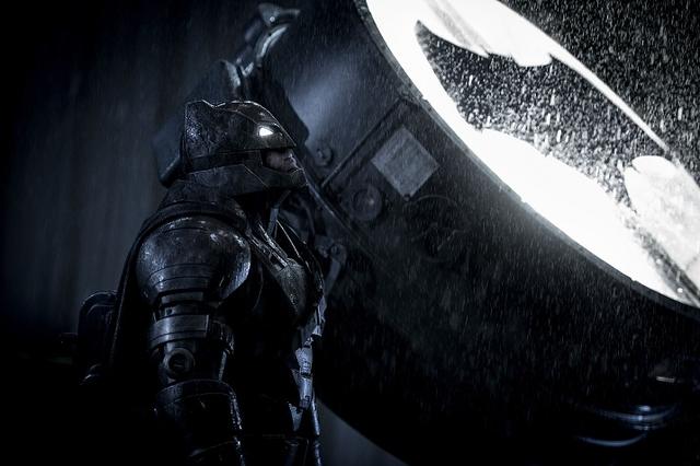 画像: バットマンはダークなイメージ!?(「バットマン vs スーパーマン ジャスティの誕生」より)