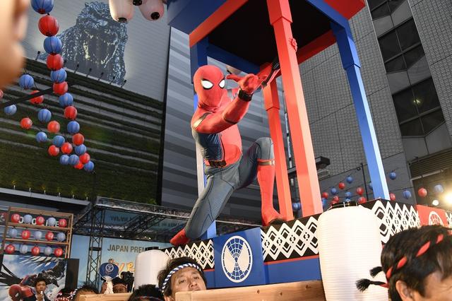 画像1: 『スパイダーマン:ホームカミング』のジャパンプレミアに主演のトム・ホランドとジョン・ワッツ監督が登場!