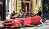 画像: ベイビーらが最初の銀行を襲うシーンでは、スバルWRXが使用された。
