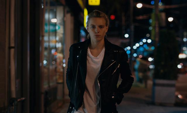 画像3: 中性的な魅力で人気のトップモデルが鮮烈な映画デビューを飾った
「アンダー・ハー・マウス」10月7日公開
