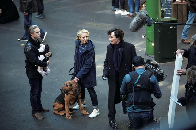 画像2: 「SHERLOCK/シャーロック」シーズン4撮影中のカンバーバッチ © 2017 Hartswood Films Ltd. A Hartswood Films production for BBC Wales co-produced with Masterpiece. Distributed by BBC Worldwide Ltd.