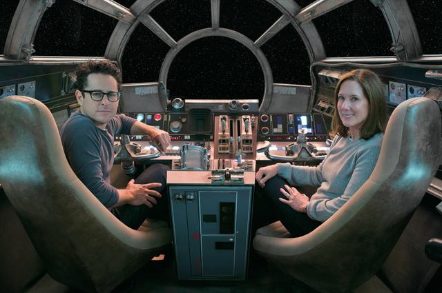 画像: J・J・エーブラムズとルーカスフィルム社長キャスリーン・ケネディー © 2017 Lucasfilm Ltd. & TM. All Rights Reserved.