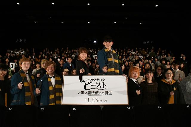 画像: 過剰のファンとポーズをとる高橋愛&ハリー杉山
