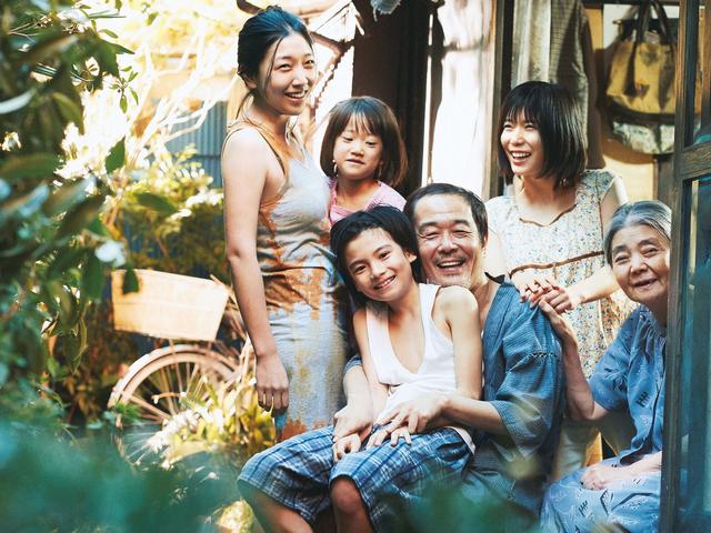 画像: パルムドールの『万引き家族」: 2018 FUJI TELEVISION NETWORK/GAGA CORPORATION/AOI PRO. INC. ALL RIGHTS RESERVED