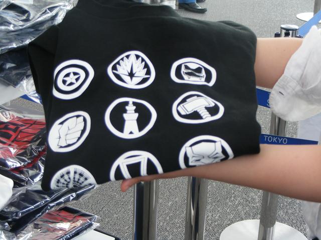 画像: 御紋デザインのTシャツ。キャラクターの「御紋」の真ん中にスカイツリー