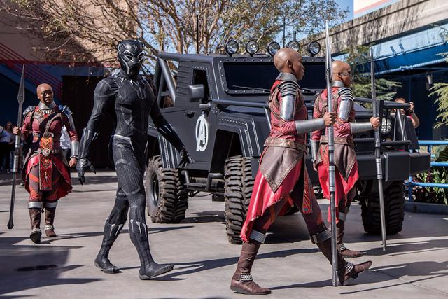 画像: 「ガーディアンズ・オブ・ギャラクシー」や「ドクター・ストレンジ」に先駆けブラックパンサーがディズニー・カリフォルニア・アドベンチャー・パークに登場した