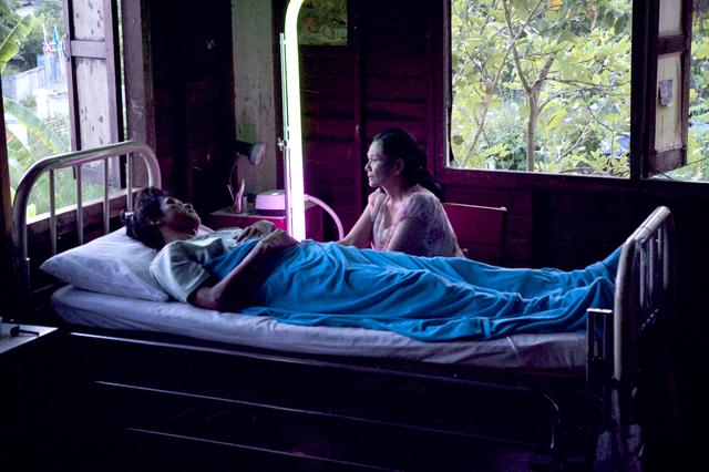 画像: 光りの墓 © Kick The Machine Films / Illuminations Films (Past Lives) / Anna Sanders Films / Geißendörfer Film-und Fernsehproduktion /Match Factory Productions / Astro Shaw (2015)