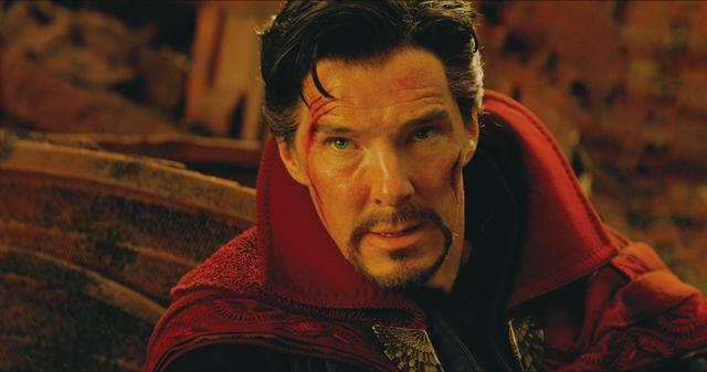 画像: ドクター・ストレンジはタイム・ストーンをサノスに渡すが……