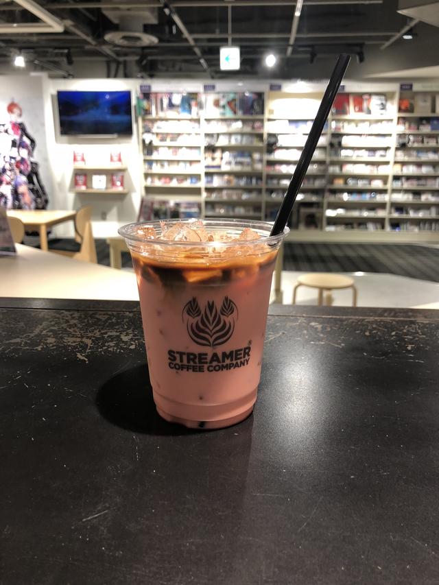 画像2: 東京・渋谷に英国俳優カフェがOPEN! アンセル・エルゴート、タロン・エガートンの等身大パネルが登場