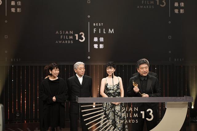 画像: 10年ぶりの作品賞受賞で是枝監督が謝意