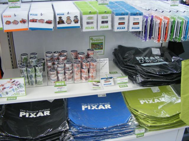 画像: ショップには思わず欲しくなるグッズがいっぱい