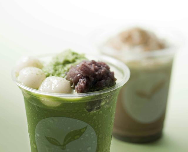 画像: 田頭茶舗 シェイク小豆白玉抹茶・ほうじ茶 各638円