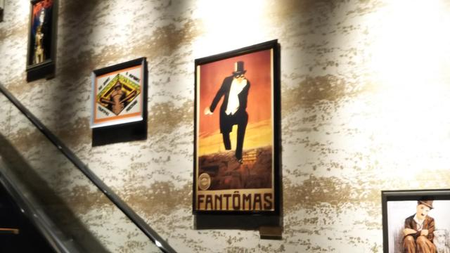 画像: 12階までは絶対エスカレーターで行こう! このポスター、展覧会レベルです