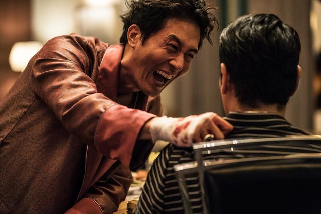 画像2: 韓国で中毒者が続出した“全員狂人”映画の予告編が公開