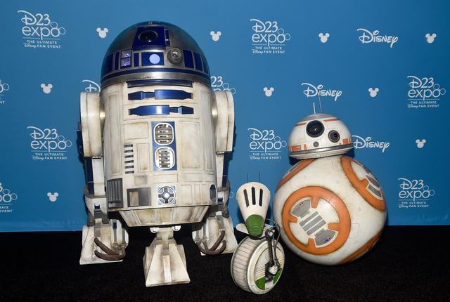 画像: 左からR2-D2、D-O、BB-8