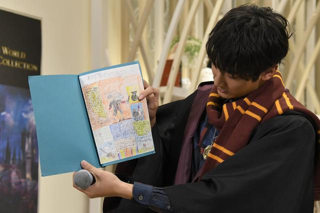 画像: ハリー・ポッターとダンブルドアらしき人物が描かれている