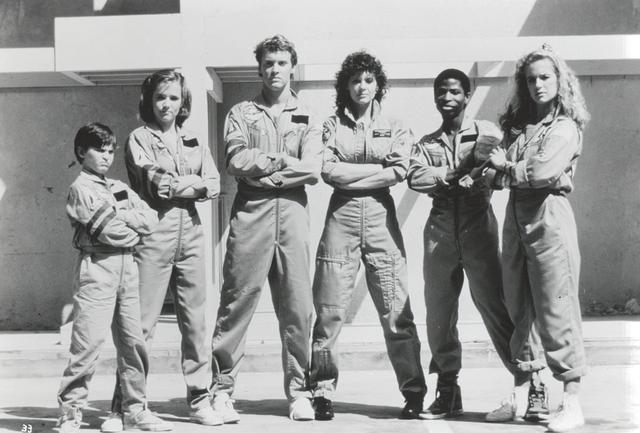 画像: 1986年 アドベンチャー映画「スペース・キャンプ」でデビュー(左端)