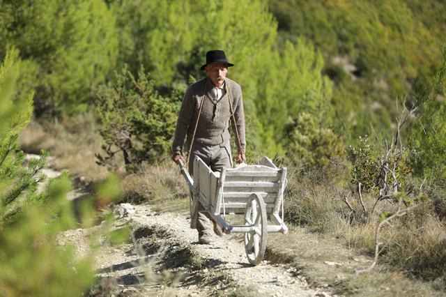 画像2: ニルス・タヴェルニエ監督インタビュー
今の時代にこそ、夢を叶えるエネルギーを贈りたい。『シュヴァルの理想宮 ある郵便配達員の夢』
髙野てるみの『シネマという生き方』VOL.29