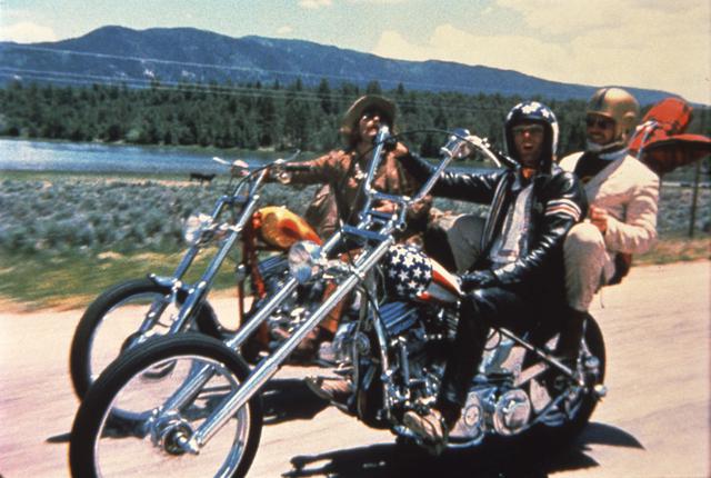 画像: 「イージー・ライダー」のデニス・ホッパー(左)©1969 Columbia Pictures Corporation. All Rights Reserved