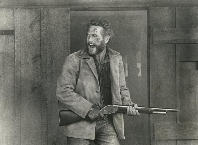 画像: 「ロイ・ビーン」のポール・ニューマン(A National General Pictures)