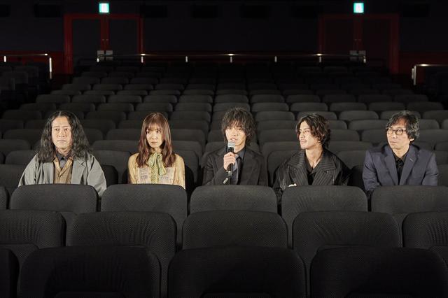 画像2: 左から:原作者・又吉直樹、松岡茉優、山﨑賢人、寛 一 郎、行定勲監督