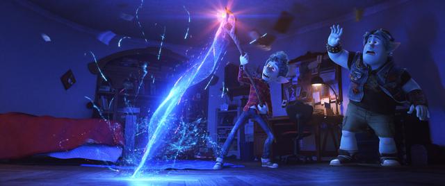 画像: 志尊淳は主人公イアン(左)を、城田優は兄バーリーの声を担当。 ©2020 Disney/Pixar. All Rights Reserved.