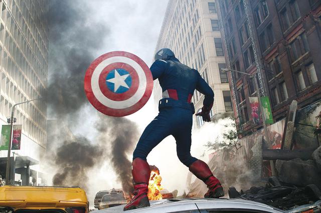 画像: あまりにも有名なキャップの盾の星マーク「アベンジャーズ」より