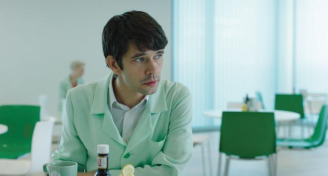 画像: 微妙な違和感をミステリアスに体現 ベン・ウィショー/in『リトル・ジョー』(2020年7月17日公開予定)
