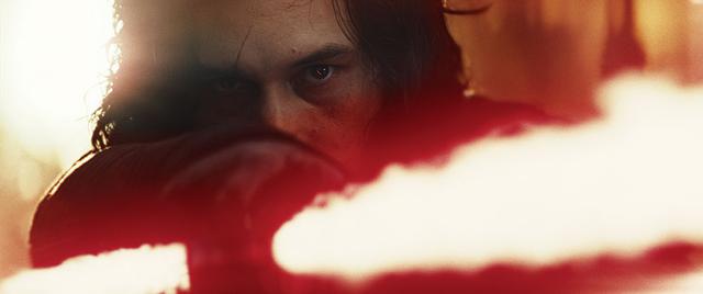 画像: ダークサイドの赤は「攻撃的」な色 「スター・ウォーズ/最後のジェダイ」(2017)