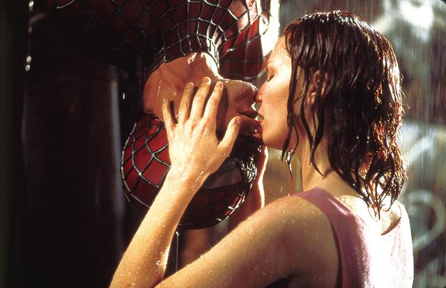 画像: 赤いスーツはヒーローのシンボル 「スパイダーマン」(2002)