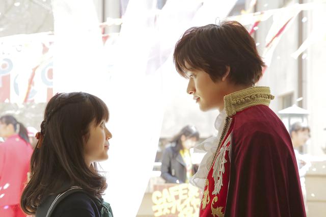 画像: 左から福本莉子、北村匠海 Ⓒ 2020「思い、思われ、ふり、ふられ」製作委員会 © 咲坂伊緒/集英社