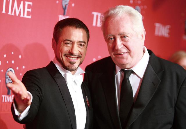 画像: 父親で映画監督のロバート・ダウニー・シニアと
