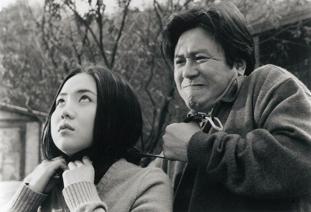 画像1: 若きガンホが息子役!リストラ一家大暴走のブラック・コメディー 「クワイエット・ファミリー」(1998)