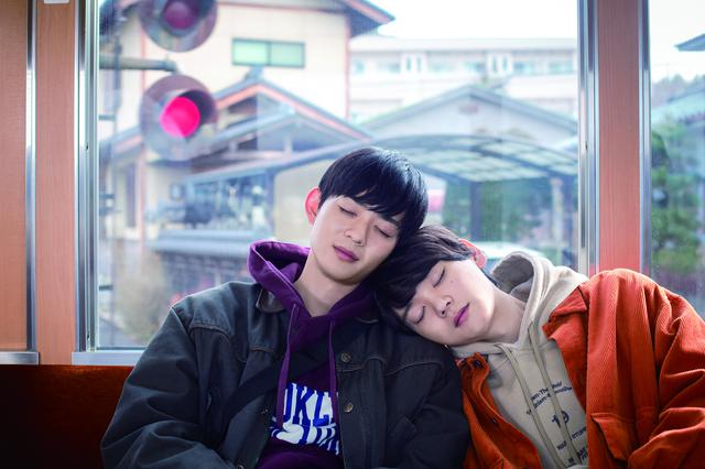 画像: 左から:竜星涼、古川雄輝 ©2020 映画「リスタートはただいまのあとで」製作委員会