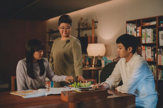 画像2: 一家の主は若き社長!成功者の象徴!高台の豪邸パク一家