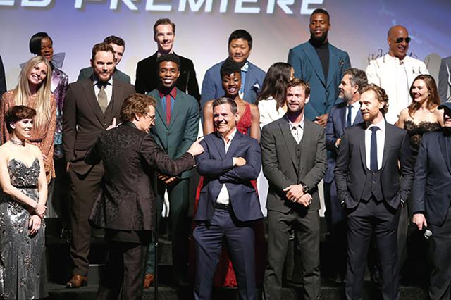 画像: アベンジャーズ・キャストが“アッセンブル”したときもしっかり前後の位置に