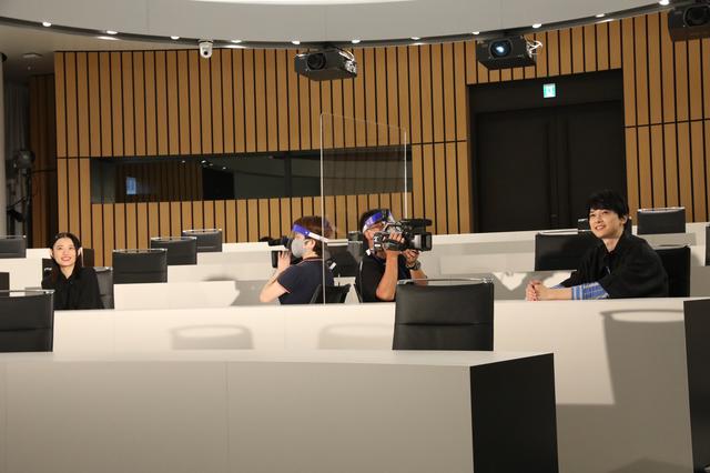 画像1: 試写会でのおとなりカメラの臨場感写真
