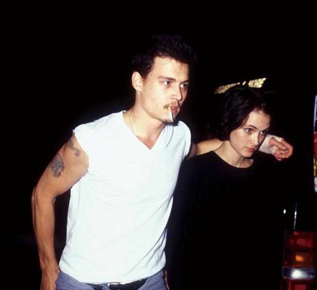 画像: 婚約もしたウィノーナの名前をタトゥにしていたことは有名