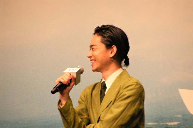 画像: 共演してきての変化、発見:菅田「(小松が)いっぱい差し入れしてくれた」