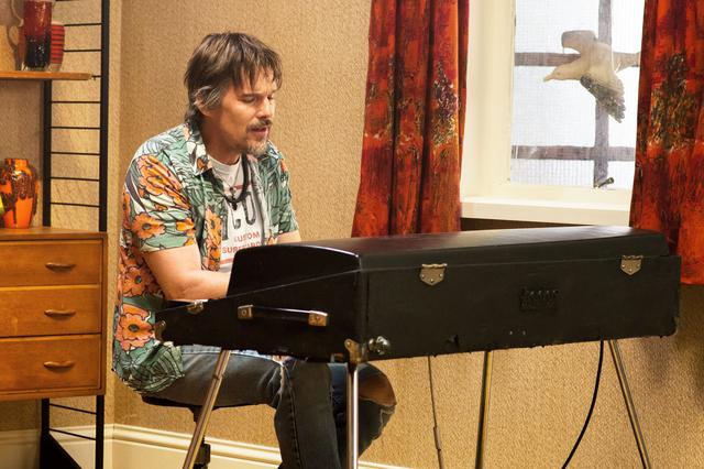 画像: 伝説のミュージシャンを演じたイーサン・ホーク