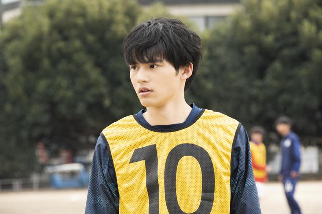 画像2: 10月9日公開映画『望み』出演の岡田健史のサッカーシーンほか場面写真が公開