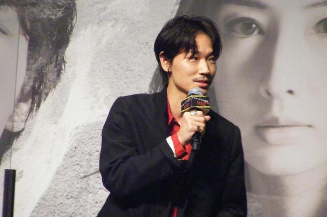 画像3: 主演の綾野剛