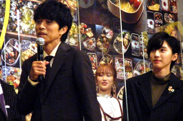 画像: 写真左:井ノ原快彦、右:道枝駿佑