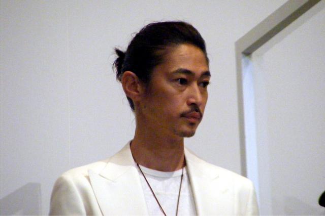 画像: 御膳奉行・小松原役の窪塚洋介