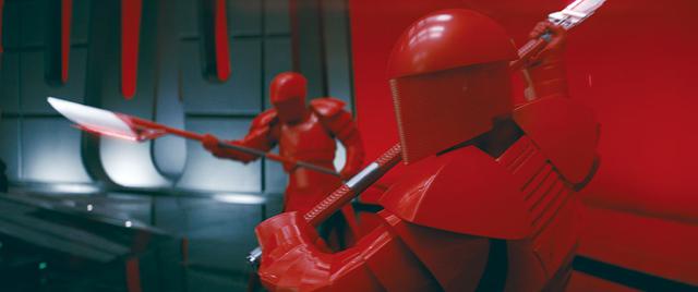 画像: レイとカイロ・レンの共闘/「スター・ウォーズ/最後のジェダイ」