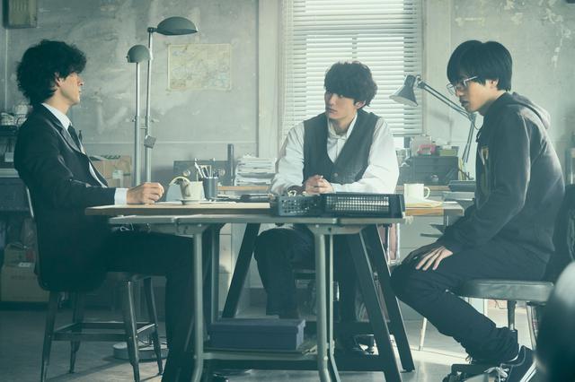 画像1: ©2021映画「さんかく窓の外側は夜」製作委員会 ©Tomoko Yamashita/libre